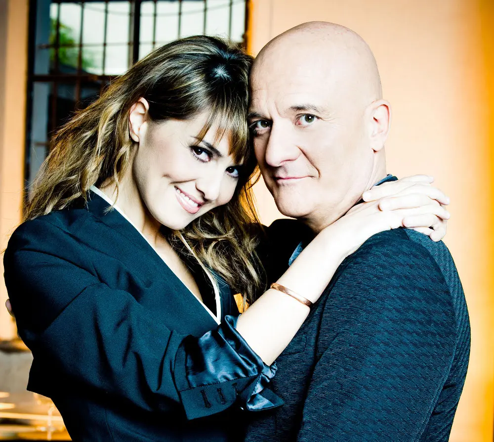 Zelig, Claudio Bisio e Paola Cortellesi cantano “Pignorava”