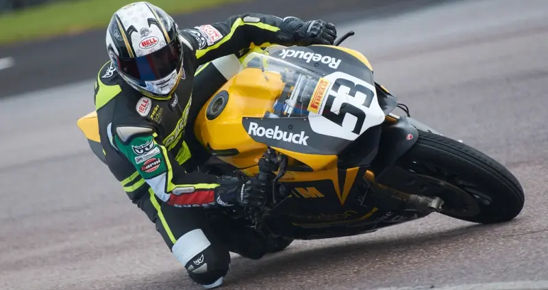 Alex Polita con la Ducati 1199 Panigale nel British SuperBike