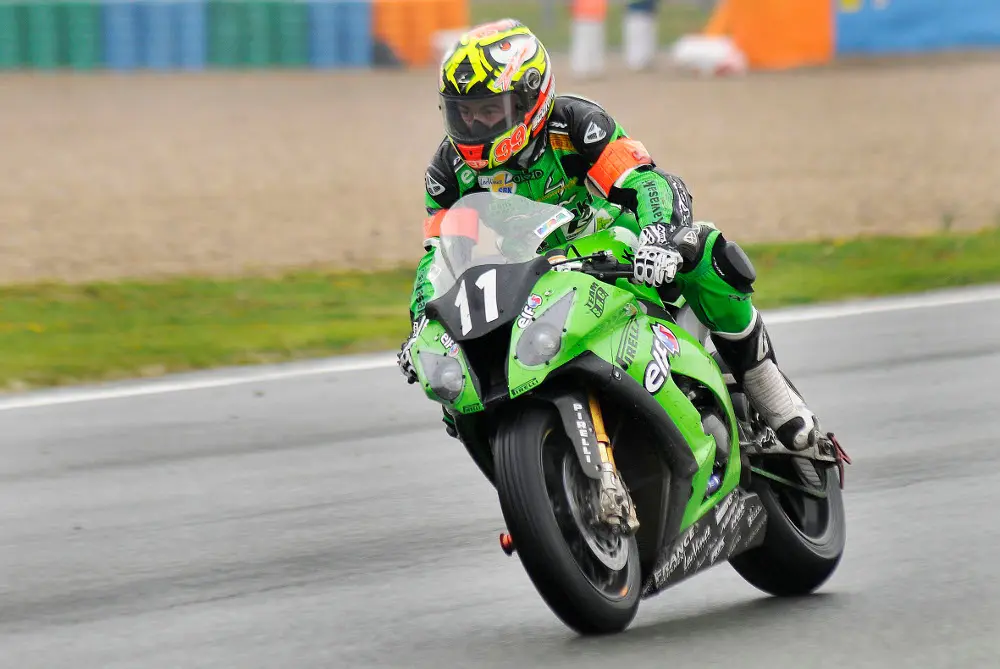 Il Team Kawasaki SRC e i caschi Scorpion-Exo trionfano al Bol D'Or 2012