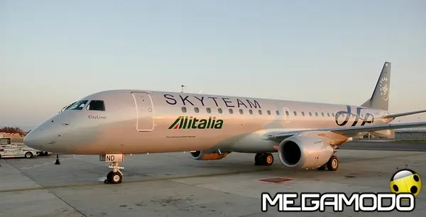 embraer alitalia con livrea skyteam