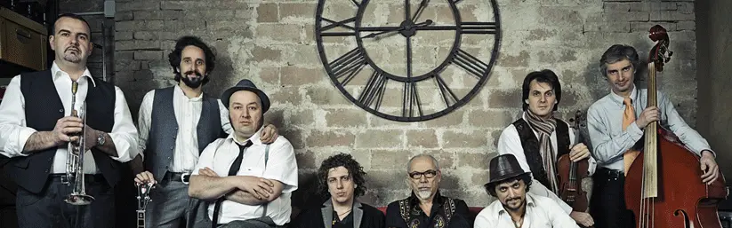 A-strapiombo, l'esordio del gruppo reggiano Lassociazione