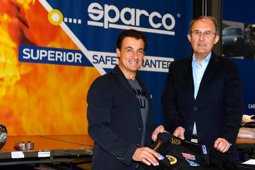 Jean Alesi alla Sparco per ritirare la nuova tuta Ergo da 800 grammi