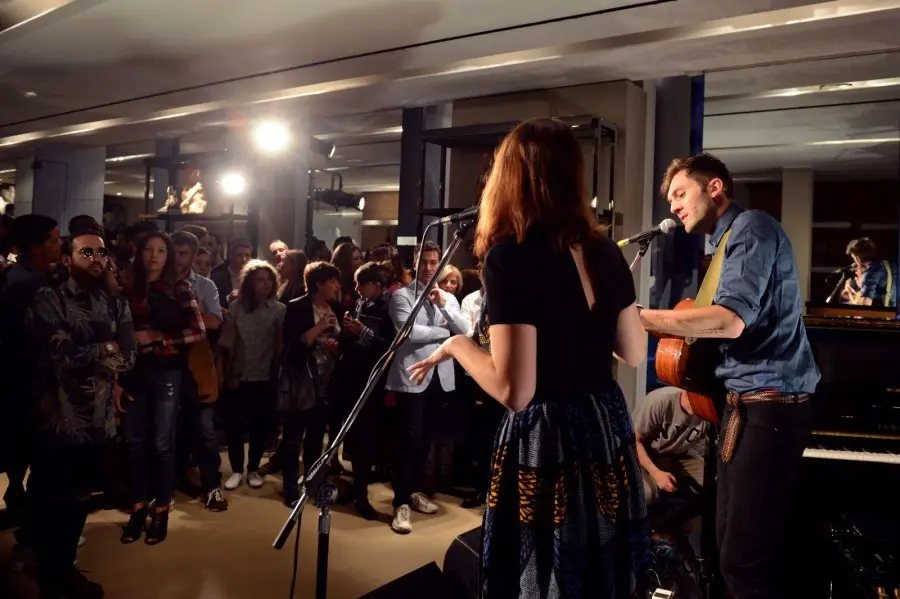 The Daydream Club in concerto live nello store Burberry di Milano