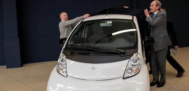 Una Peugeot iOn per il presidente dell’Automobile Club Milano