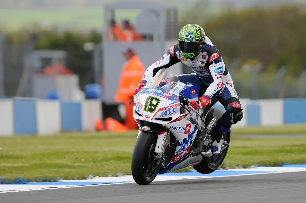 Chaz Davies e ParkinGO MTC Racing a Miller 