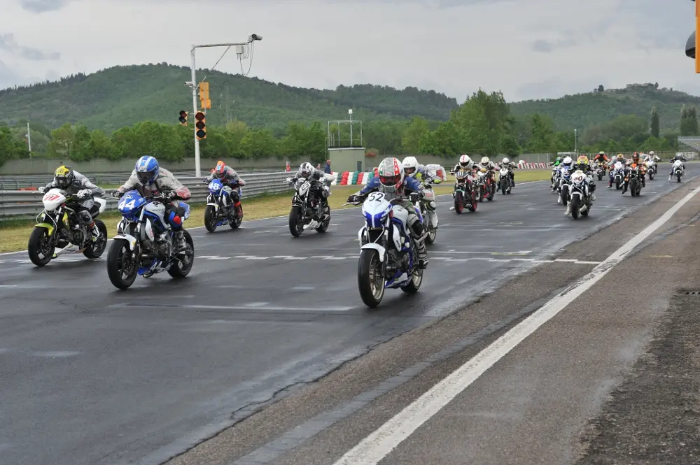 Segoni sul podio nella Suzuki Gladius Cup 2012 a Magione