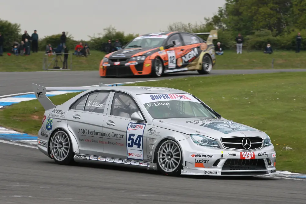 Podio per Liuzzi con Mercedes C 63 AMG a Donington