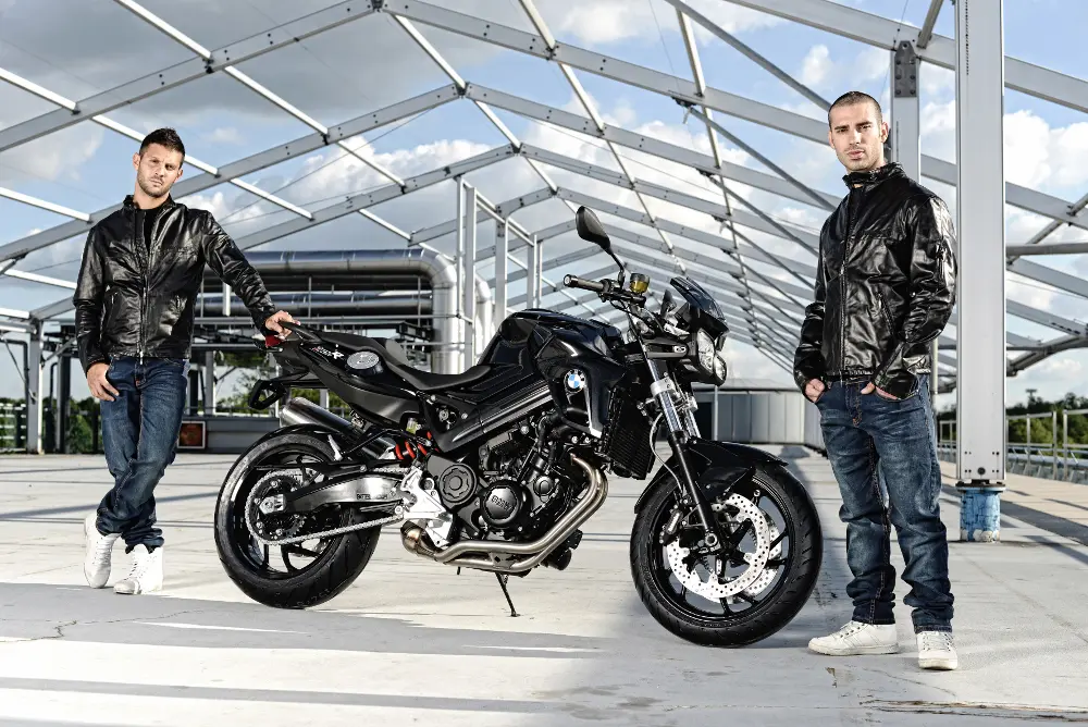 Marco Melandri e Michel Fabrizio per la nuova BMW F 800 R in livrea all black 