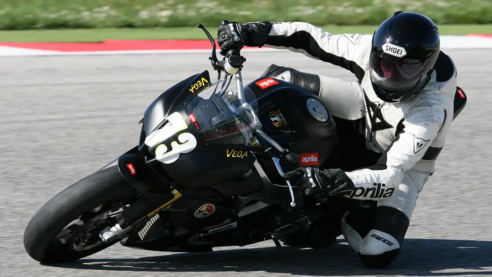 Secondo successo per Daniele Veghini con Aprilia Tuono V4 aPRC nella Coppa FMI Roadster