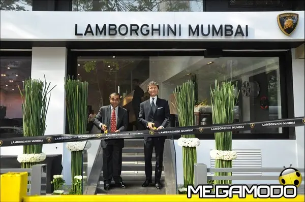 mohan mariwala managing director auto hangar and stephan winkelmann president and ceo automobili lamborghini