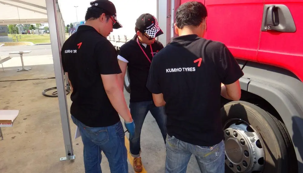 Kumho e Rivolta per un check-up gratuito degli pneumatici