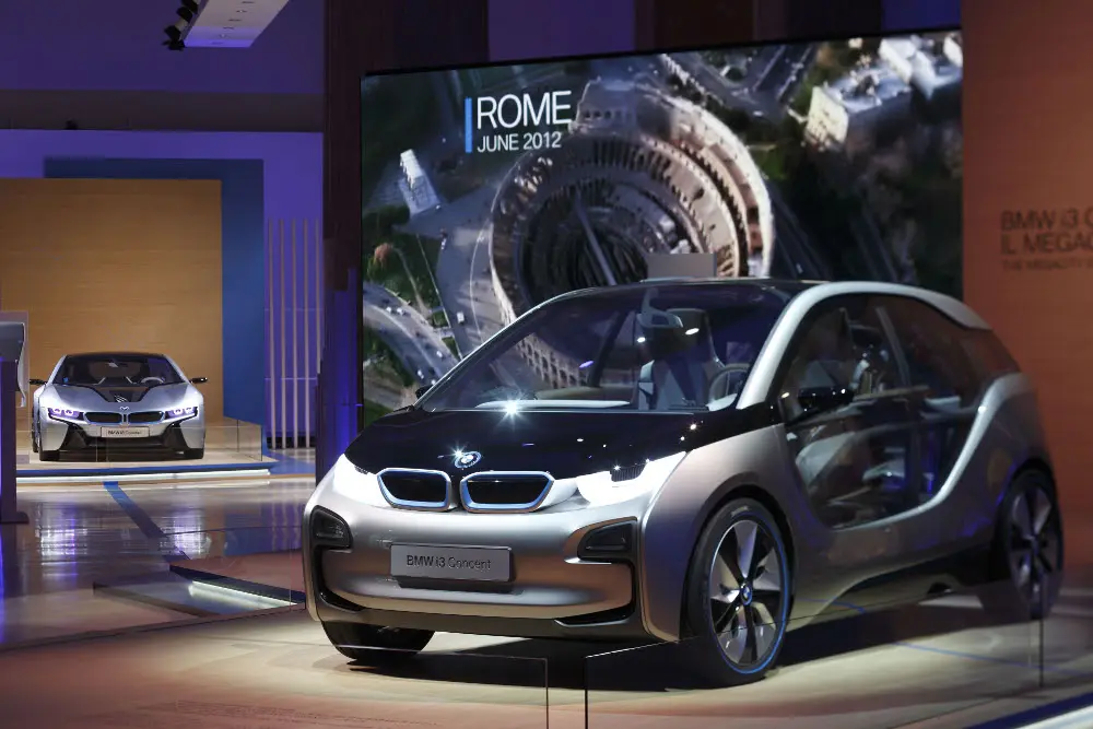 BMW i Born Electric Tour, il tour mondiale inizia da Roma