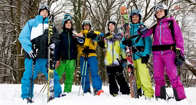Uvex con un team di giovani skiers per una gamma di prodotti dedicati al mondo del freeride e freestyle