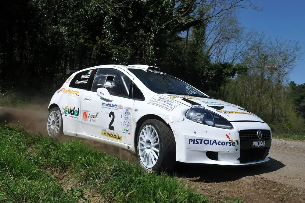 Alessandro Giannini con la Abarth Grande Punto S2000 al Rally del Casentino