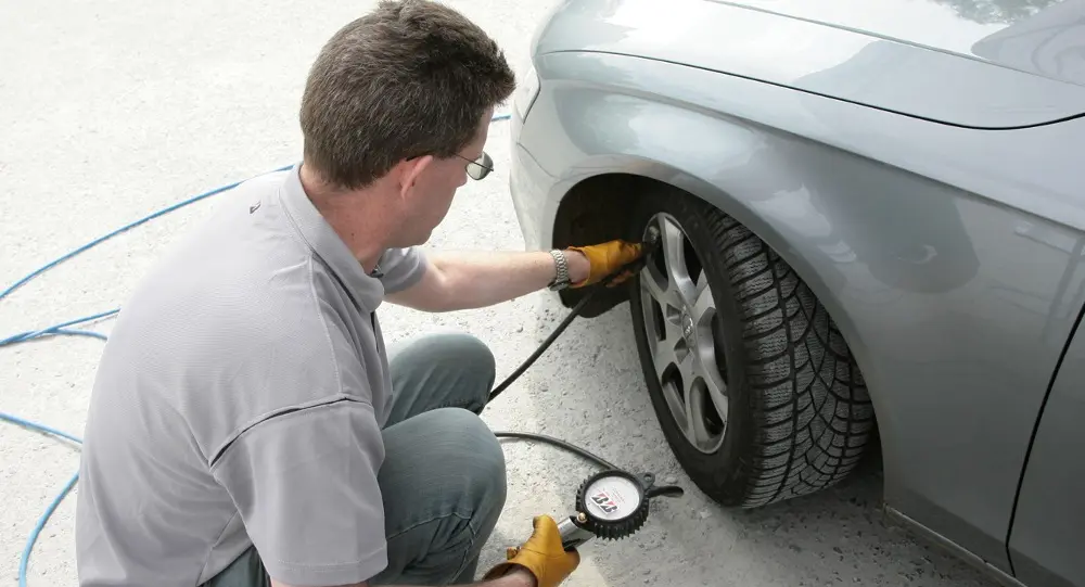 Bridgestone con First Stop per la sicurezza in strada 