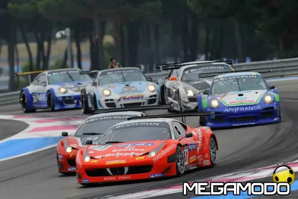 davide rigon in azione con la ferrari 458