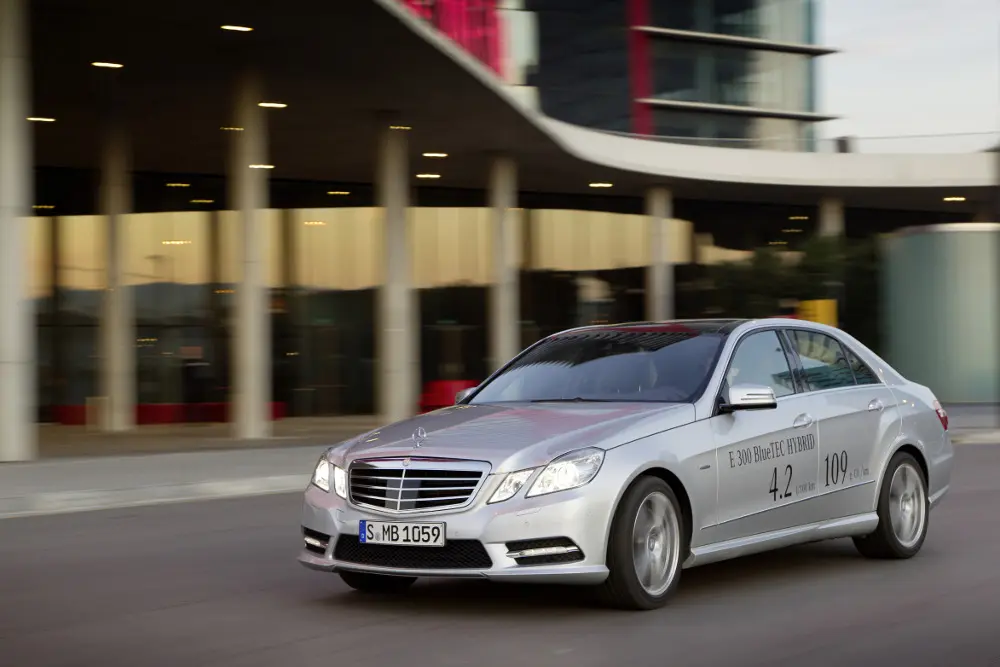 Mercedes Classe E BlueTEC HYBRID riceve la certificazione ambientale 