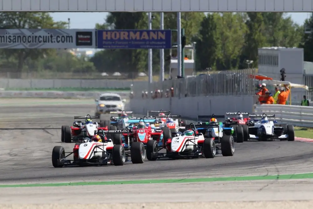 Formula 3, sfida al vertice tra Agostini, Cheever e Maisano