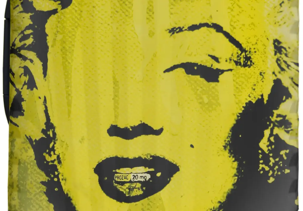 Marilyn Monroe celebrata da un foulard ed un trolley by Kenny Random