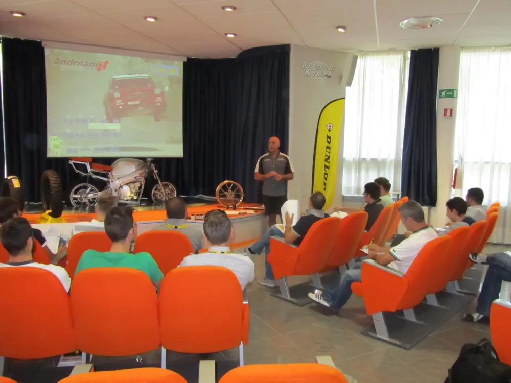 Dunlop e Andreani Group per un corso di formazione sulla tecnica del motociclo e del pneumatico moto