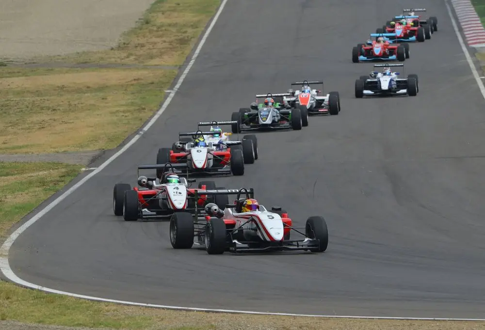 Formula 3, Sfida serrata tra Cheever-Maisano e Agostini 