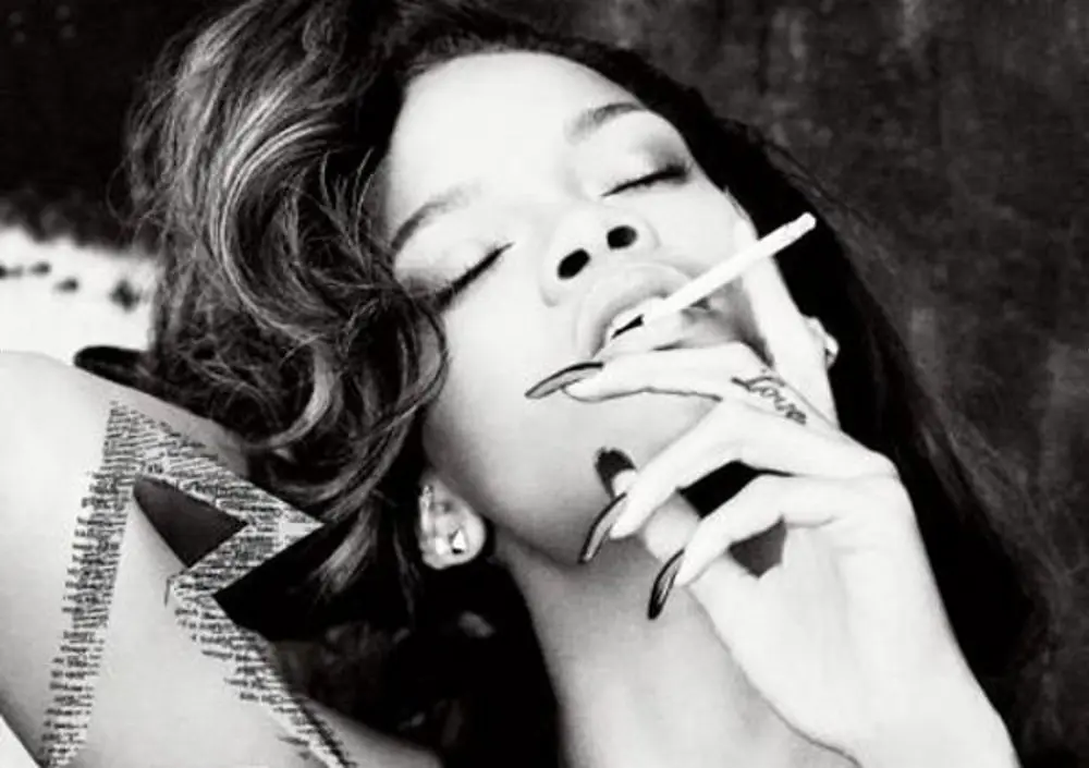 Rihanna torna con il nuovo singolo "Diamonds", in uscita il 26 settembre in tutto il mondo