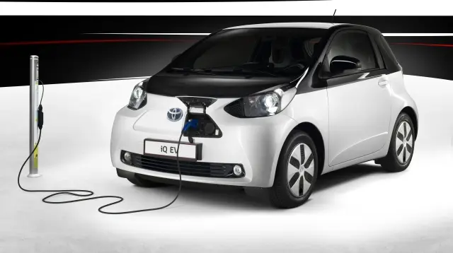 Nuova Toyota iQ EV al Motor Show di Parigi 2012