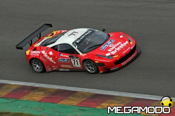 davide rigon al volante della ferrari 458