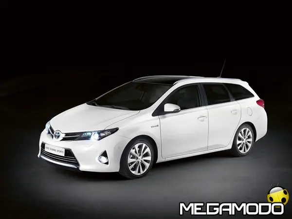 new auris touring sports 01 2012