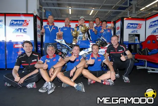 Chaz Davies con il Team ParkinGO MTC Superbike alla presentazione del Virgin Radio Rally