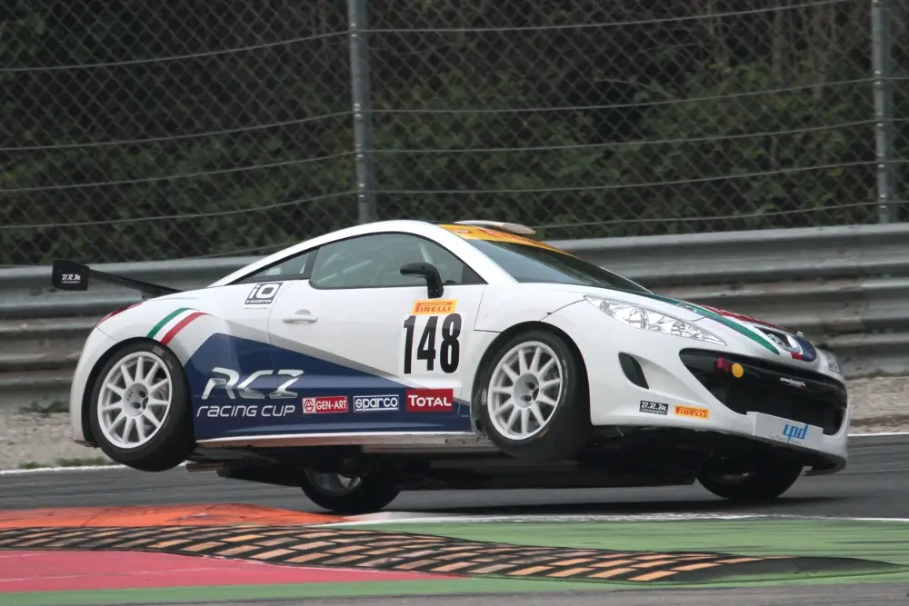 Peugeot RCZ Racing Cup 2012, Mario Ferraris vince il titolo a Monza