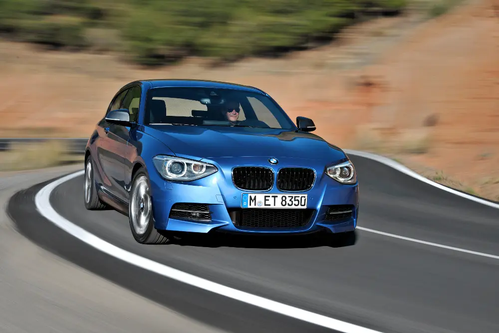 Nuova BMW Serie 1 tre porte, slanciata e sportiva