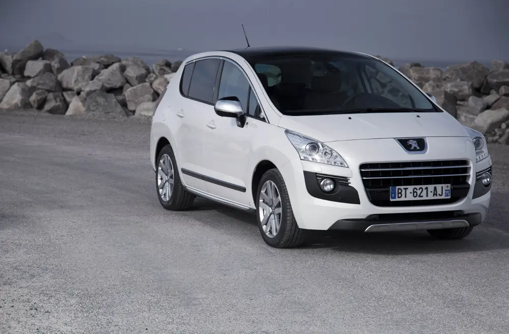 Peugeot con 508 RXH, 3008 HYbrid4 e iOn ad H2 Roma