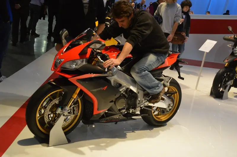 Aprilia RSV4 R ABS e Factory ABS, potenza in evoluzione