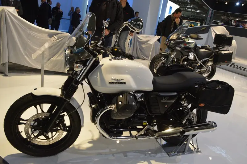 Nuova Moto Guzzi V7 Stone, Special e Racer: tra tradizione e modernità 