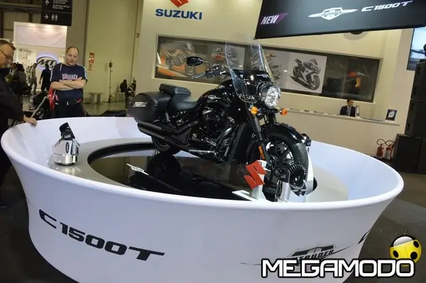 Suzuki INTRUDER C1500T, stile custom senza tempo e meccanica moderna