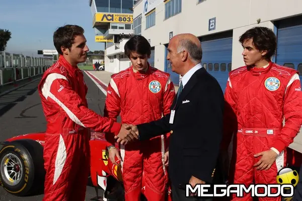 il presidente aci e csai angelo sticchi damiani con i giovani talenti di formula