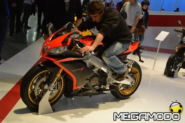 Aprilia RSV4 R ABS e Factory ABS, potenza in evoluzione