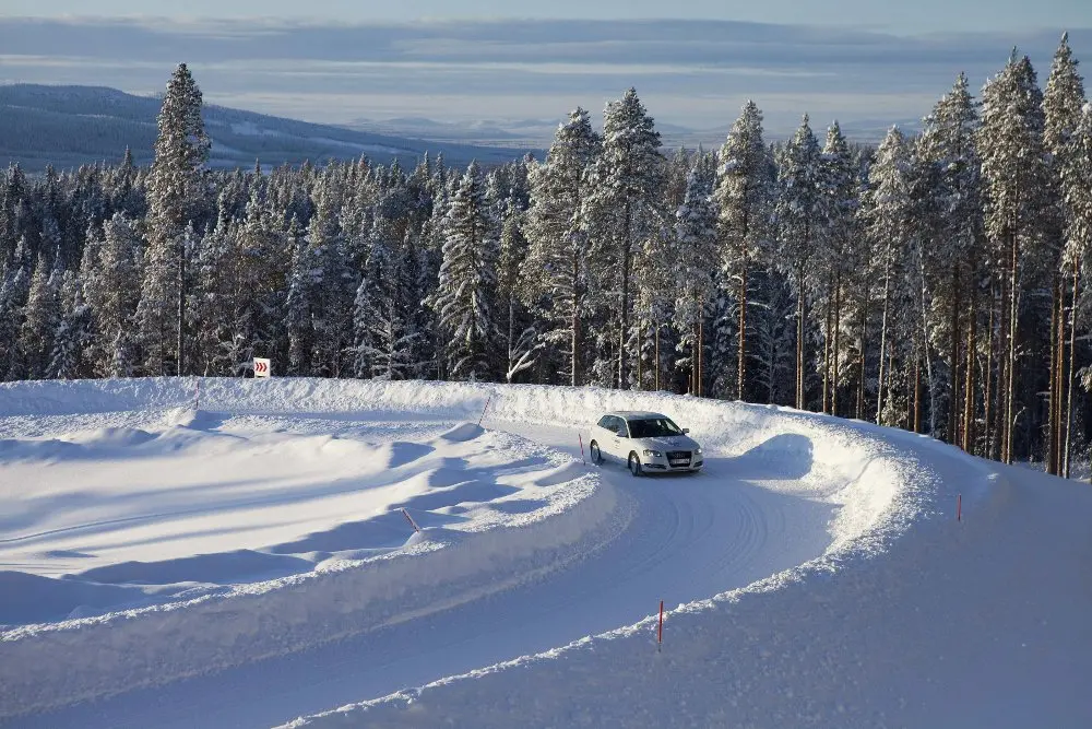 I consigli di Bridgestone per una guida invernale più sicura