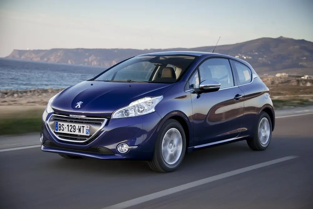 Peugeot 208 nel nuovo video in 3D dei Power Francers