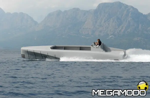 Esclusivo yacht Silver Arrows Marine "Granturismo" by Mercedes Benz, prime prove in mare - foto 1