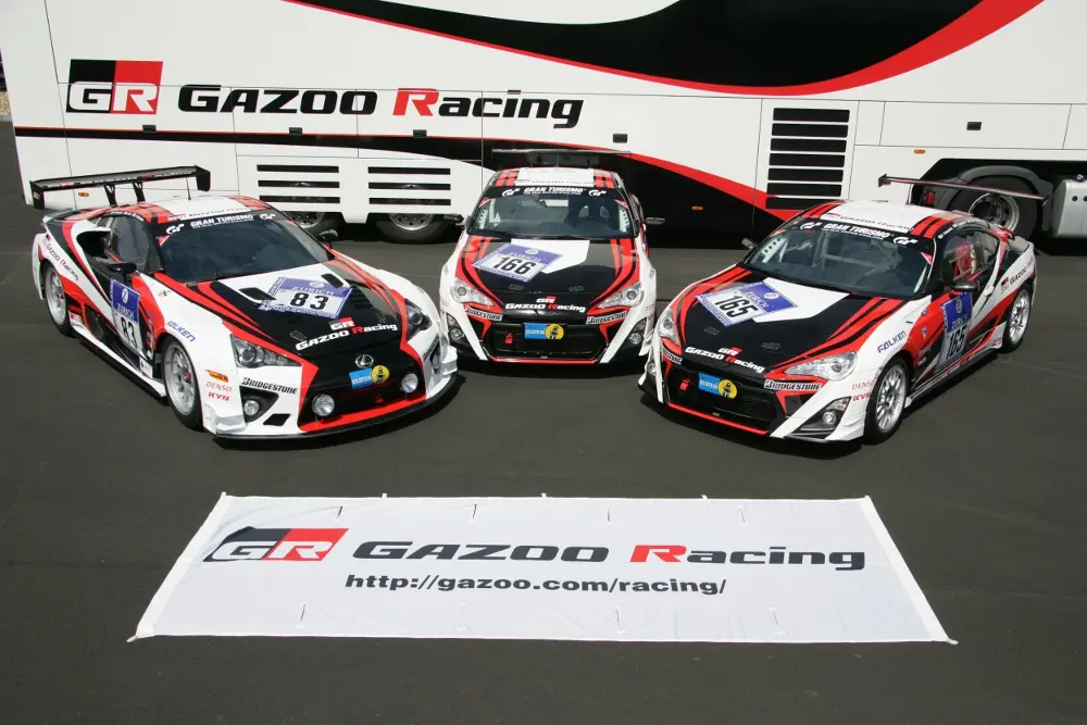 Il team GAZOO Racing con la Lexus LFA e la Toyota GT86 al Nürburgring 2013