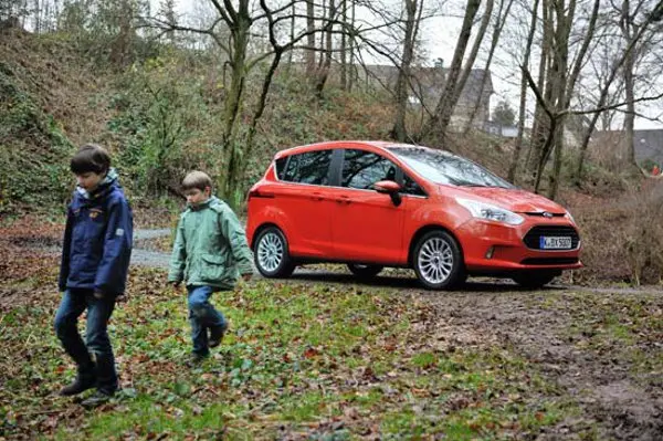 Test per la nuova Ford B-MAX, l'auto a prova di bambini