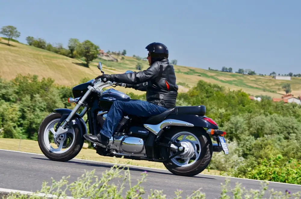 Suzuki Intruder M800, nuovo kit di borse laterali