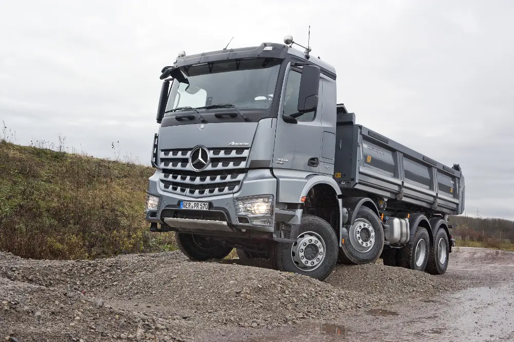 Nuovo Mercedes-Benz Arocs, lo specialista del cava-cantiere