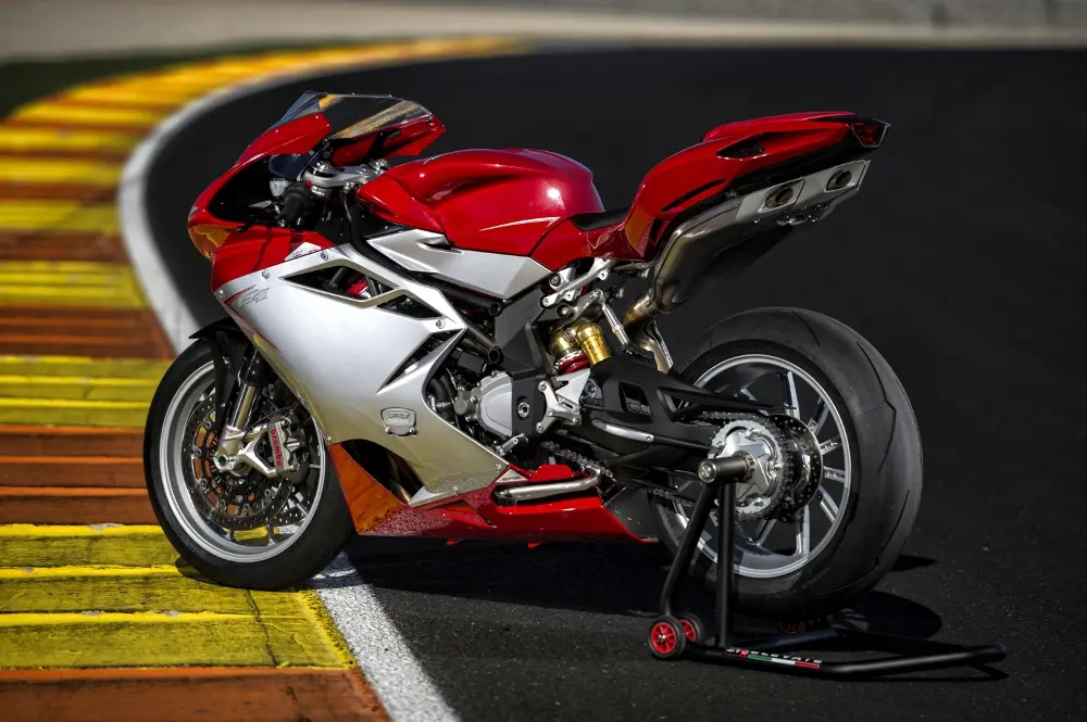 Pneumatici Pirelli Diablo Supercorsa SP scelti da MV Agusta per la gamma F4 2013