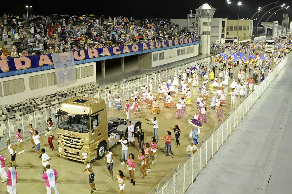I truck Mercedes-Benz per il Carnevale di San Paolo