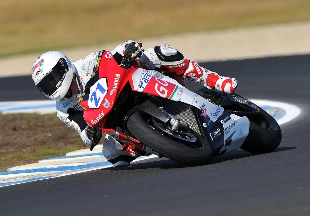 ParkinGO MV Agusta Corse parte con il piede giusto a Phillip Island 