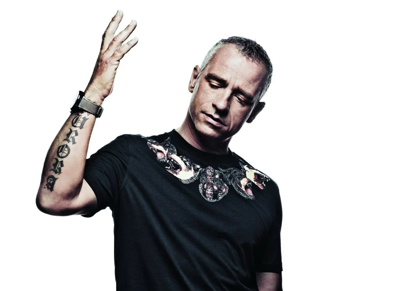 Eros Ramazzotti, in seconda serata su Rai Due un esclusivo concerto per presentare "Noi", il nuovo album