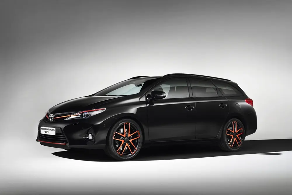 Progetto di design Auris Touring Sports "Black", appeal e dinamismo